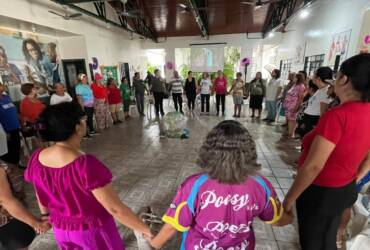 Foto de roda de conversa para idosos feita pela SEMA-MT