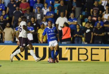 Ferroviária x São José ao vivo: onde assistir, horário e escalações do duelo decisivo na A2. Imagem: Carlos Henrique/SJEC