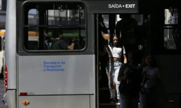 Lei no rio cria política contra abuso a mulheres no transporte coletivo