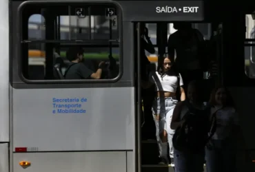 Lei no rio cria política contra abuso a mulheres no transporte coletivo