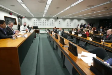 Etica: Conselho adia análise contra deputados investigados por ato na Câmara