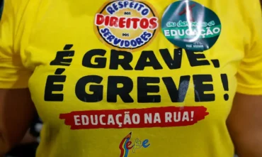 Profissionais da educação do Rio realizam paralisação por reajuste salarial