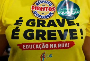 Profissionais da educação do Rio realizam paralisação por reajuste salarial