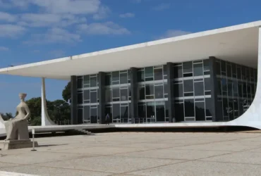 Bolsonaro pede ao STF autorização para cirurgia no ombro direito