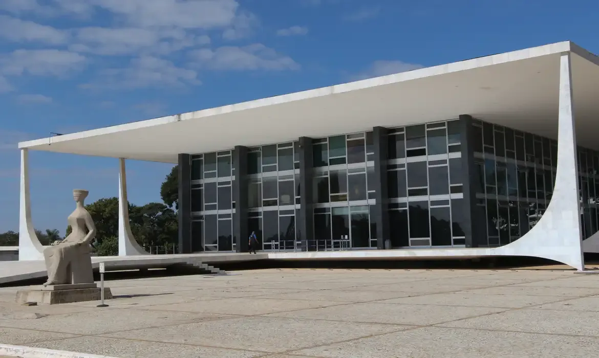 Bolsonaro pede ao STF autorização para cirurgia no ombro direito
