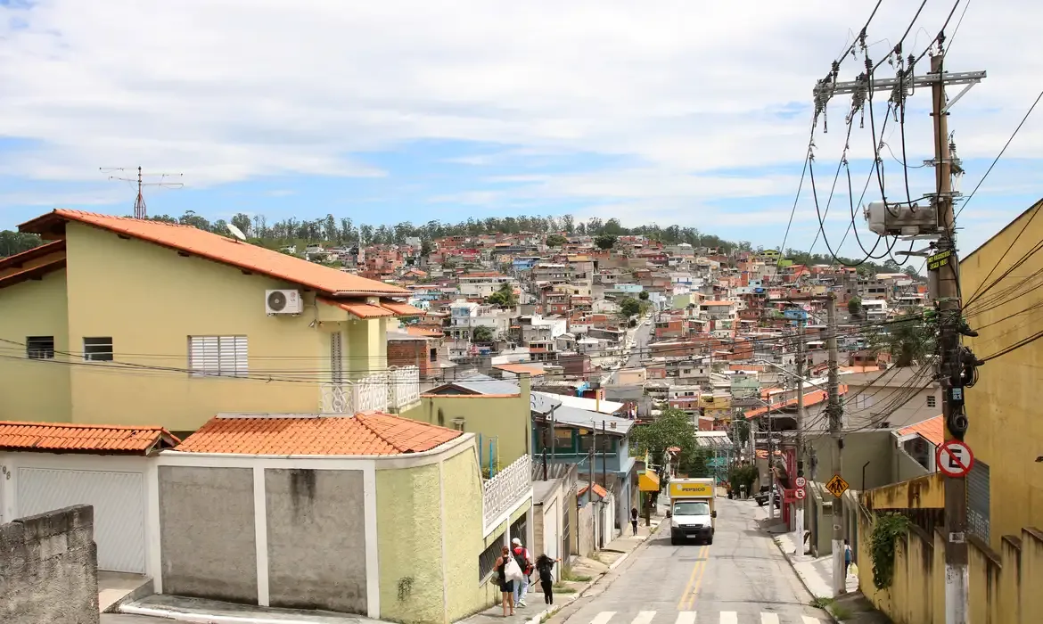 Perus registra denúncias de fraude em audiência pública sobre incinerador