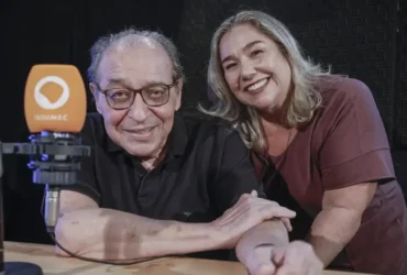 Rádio MEC estreia nova temporada com Ruy Castro no Conversa com o Autor