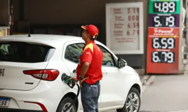Petróleo pode bancar redução de impostos sobre combustíveis, propõe governo