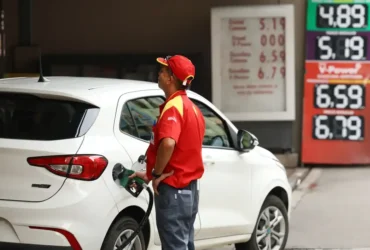 Petróleo pode bancar redução de impostos sobre combustíveis, propõe governo