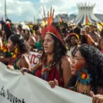 Indigenas cobram demarcações e proteção em carta entregue ao governo federal