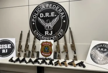 Polícia Federal apreende 10 fuzis e 12 pistolas na Via Dutra