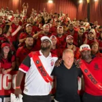 Zico emociona público na estreia de documentário no Rio