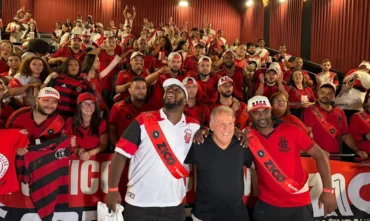 Zico emociona público na estreia de documentário no Rio