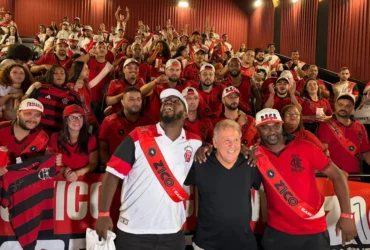 Zico emociona público na estreia de documentário no Rio