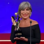 Glória Pires se emociona ao ser homenageada no Troféu Imprensa 2026