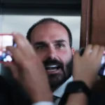 Bolsonaro: Moraes marca depoimento de Eduardo em ação no STF