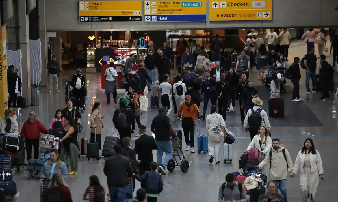 Aeroportos registram alta no fluxo de passageiros durante feriado de Tiradentes