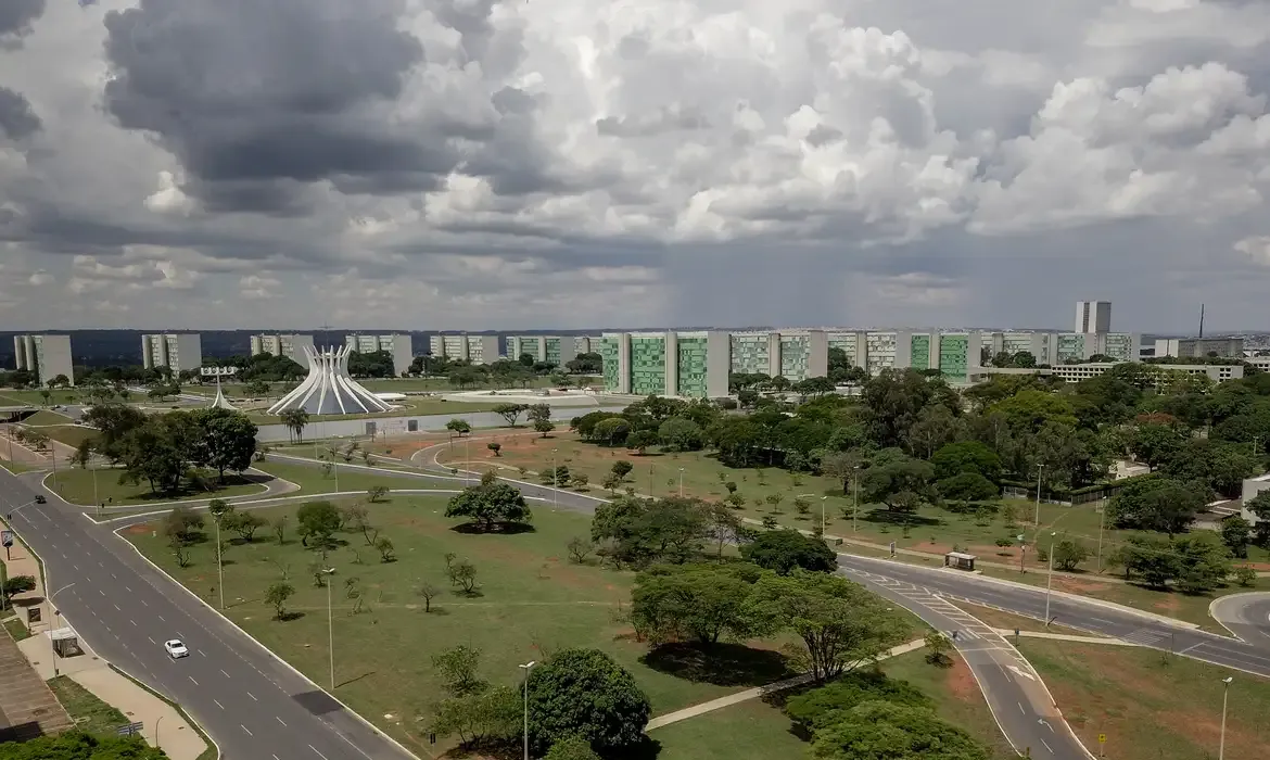 Auxílio-alimentação de servidores federais sobe para R$ 1.192 com aumento de 160%