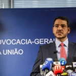 Senador apresenta parecer favorável à indicação de Messias ao STF