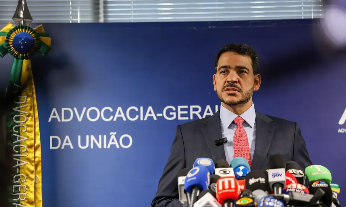 Senador apresenta parecer favorável à indicação de Messias ao STF