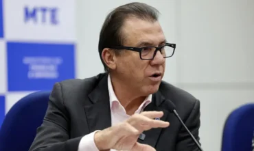 Jornada de trabalho: PECs não competem com proposta do governo, diz Marinho