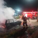 Carro é destruído por incêndio durante a madrugada em Sinop; suspeita é de ação criminosa