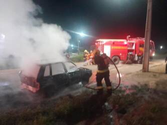 Uno é destruído em chamas durante a madrugada em Sinop