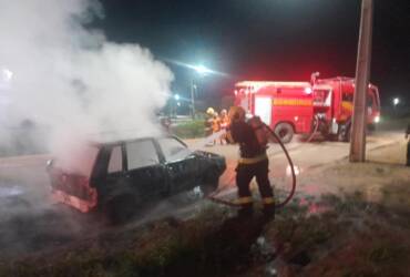 Uno é destruído em chamas durante a madrugada em Sinop