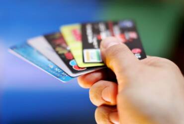 58% dos consumidores não controlam gastos com cartão de crédito, aponta CNDL SPC Brasil
