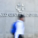 Juros elevados mantêm pressão sobre endividamento das famílias no Brasil