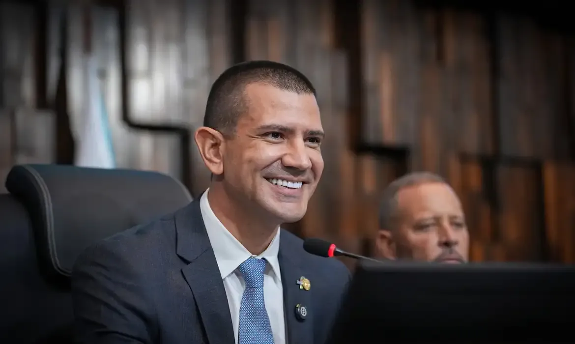 Alerj elege Douglas Ruas presidente com ampla maioria