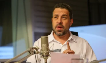 Escala 6 por 1 deve acabar com urgência, afirma Boulos