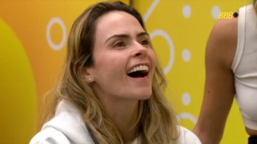 BBB26: Ana Paula Renault é surpreendida por festa temática de Três Graças no reality