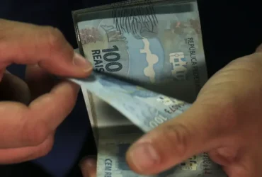 Aposentados consultam antecipação do 13º do INSS e calendário de pagamentos é divulgado