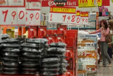 Inflação sobe para 4,36% e mercado ajusta projeções econômicas