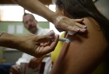Câncer: empresas passam a orientar funcionários sobre prevenção e vacinas nesta segunda-feira (6)