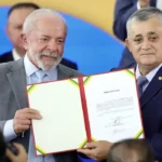 Guimarães assume ministério e defende combate ao fascismo no Brasil