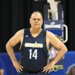 Oscar deixa legado histórico no basquete após morte aos 68 anos