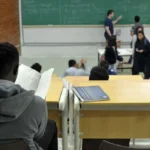 Jornalismo crítico ganha centralidade diante da IA e desinformação, afirma professora