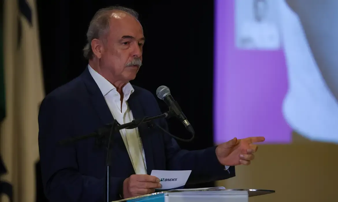 Datena entrevista presidente do BNDES em programa na TV Brasil nesta terça-feira (14)