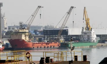 Balança comercial registra menor superávit de março desde 2020