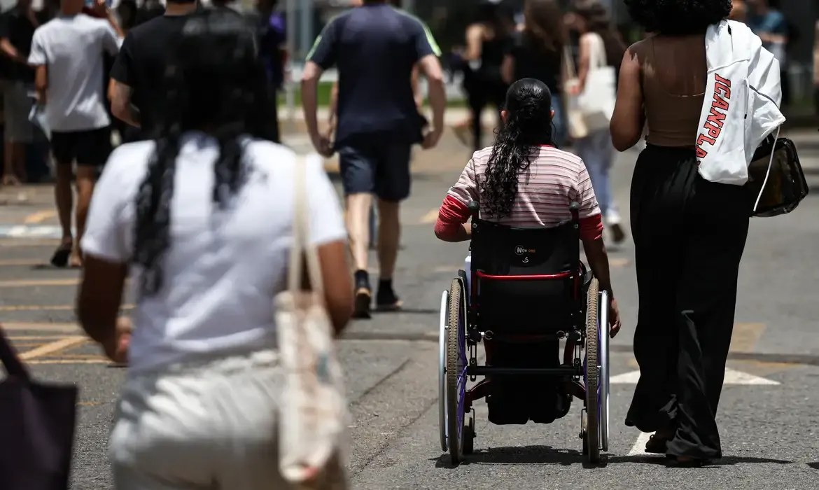 Enem: prazo para pedir isenção da taxa termina nesta quinta-feira (30)