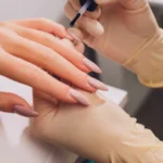 Água gelada para secar o esmalte mais rápido: o que a ciência realmente explica?