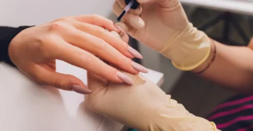 Água gelada para secar o esmalte