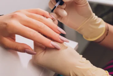 Água gelada para secar o esmalte