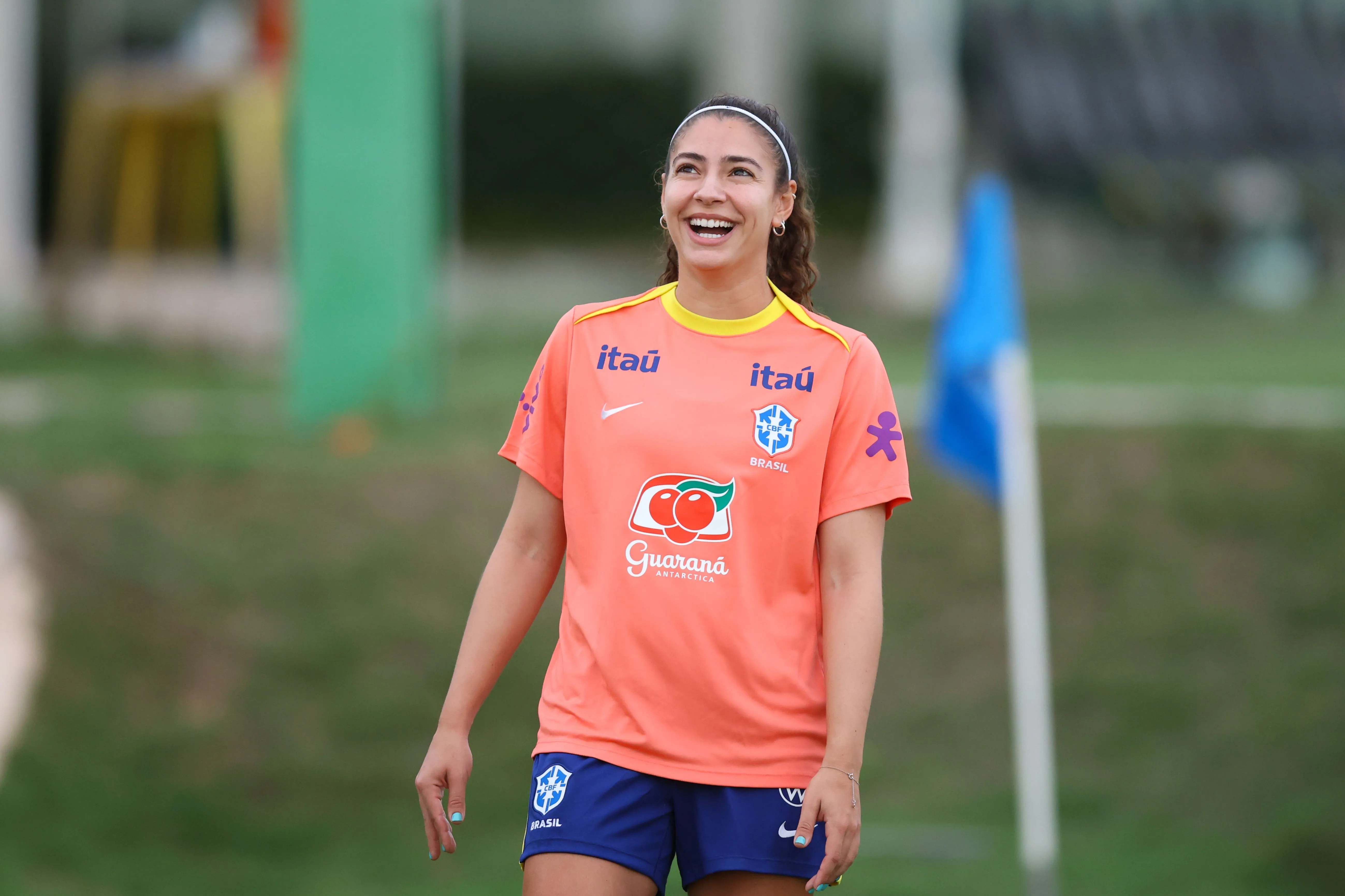 Angelina destaca Seleção Brasileira no FIFA Series