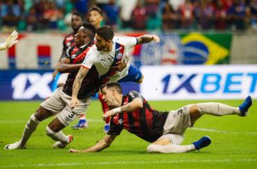 Bahia x Palmeiras: onde assistir ao vivo, horário e escalações do duelo pela liderança do Brasileirão. Imagem: Letícia Martins/EC Bahia