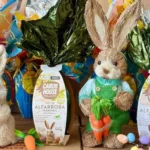 Alunos e crianças assistidas pelo social recebem ovos de chocolate em Barra do Garças