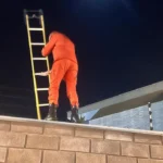 Bombeiros resgatam idosa que ficou presa em fosso de luz durante limpeza doméstica em Primavera do Leste