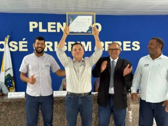 Botelho recebe título e reforça compromisso com cidade